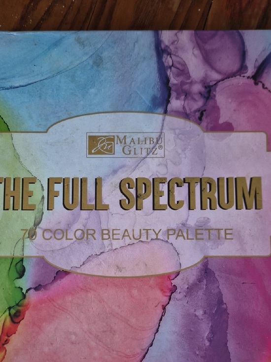 the full spectrum Other - Malibu Glitz The Full Spectrum 70-Color Eyeshadow Palette - Multicolor